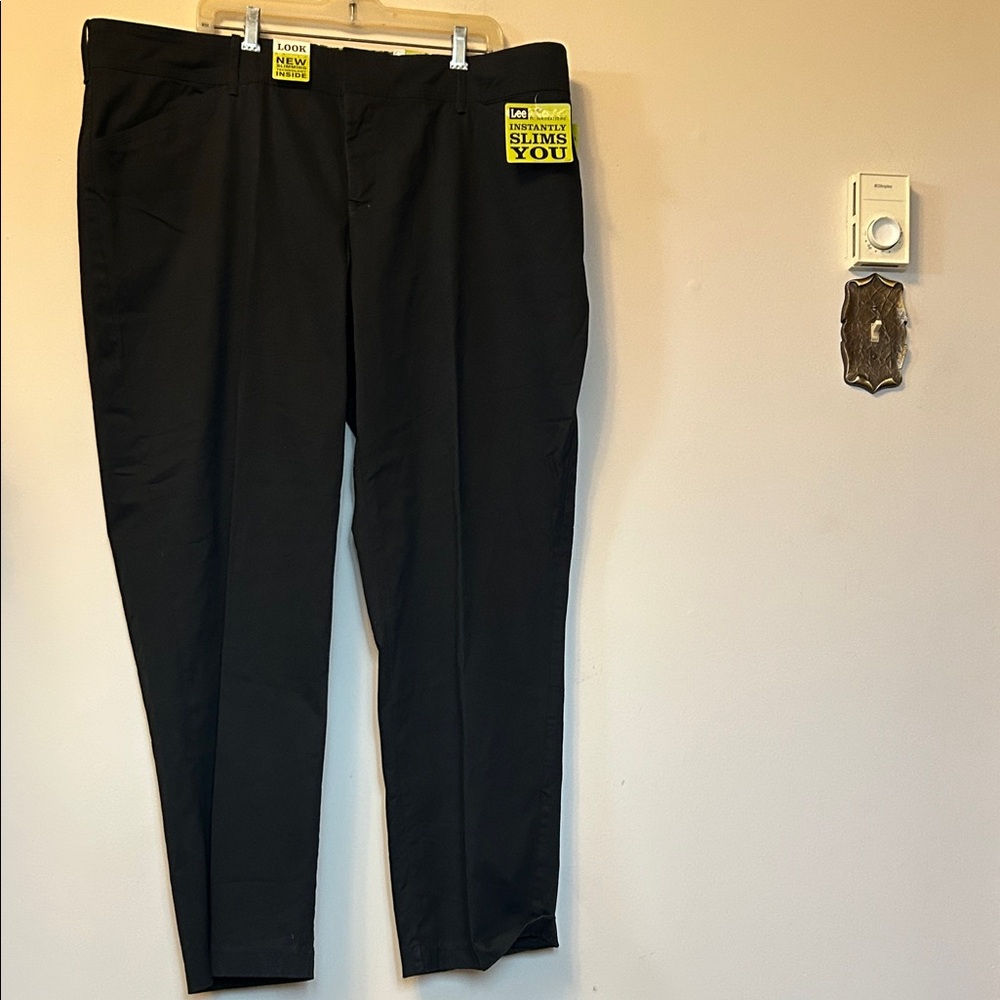 Lee natural fit slimming tech straight leg black pants new with tags size 24